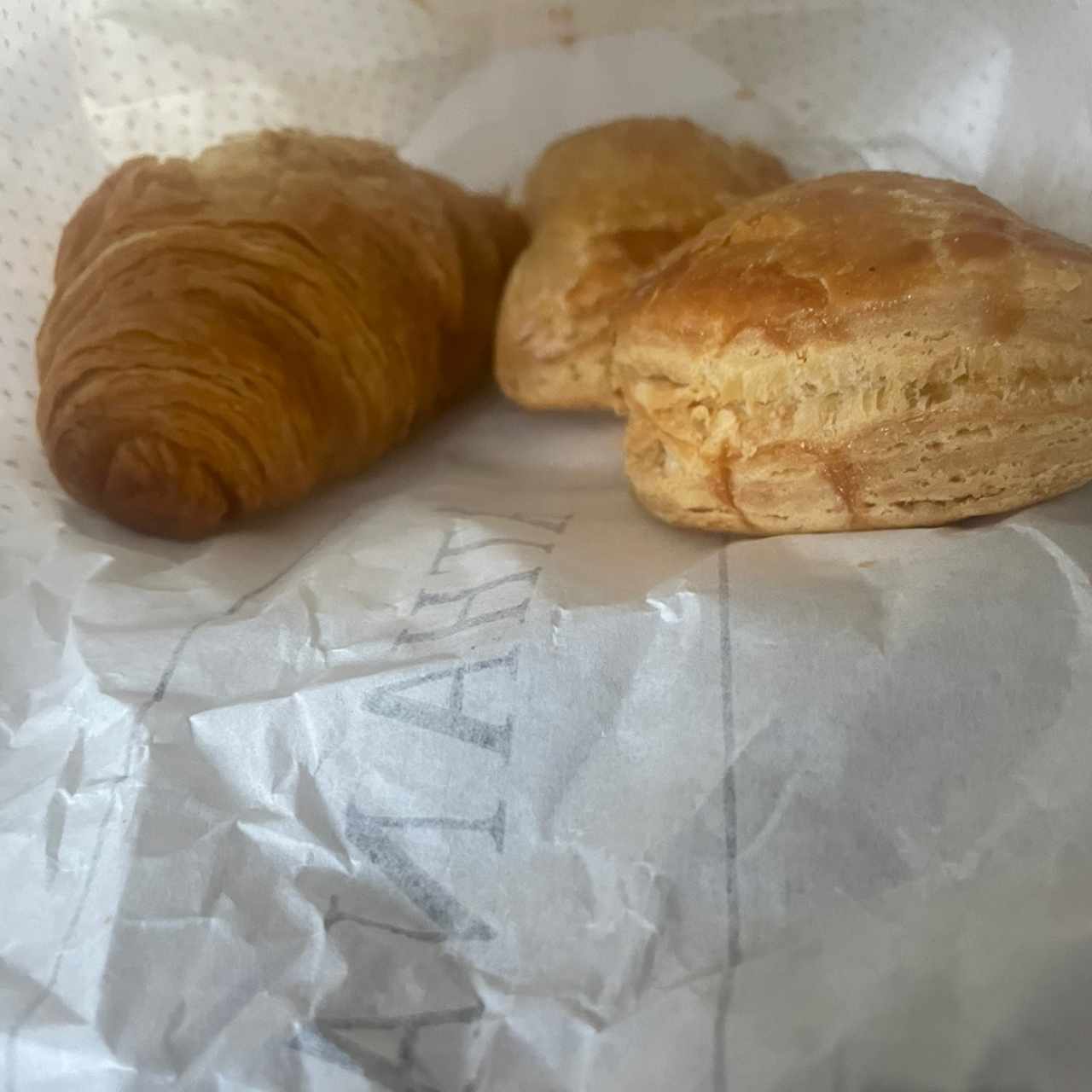 Croissant y Empanadas de Carne