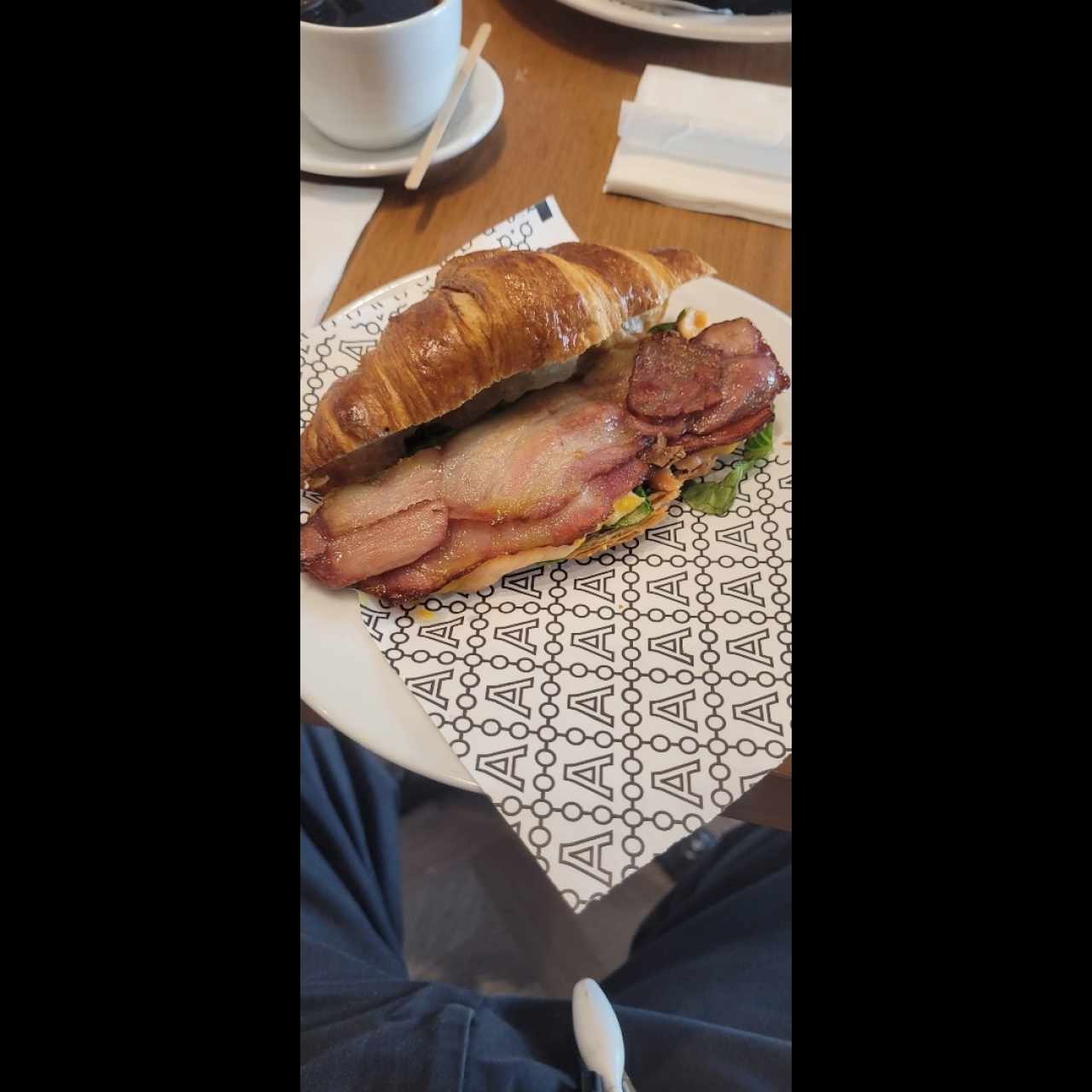 croissant jamón y tocino 