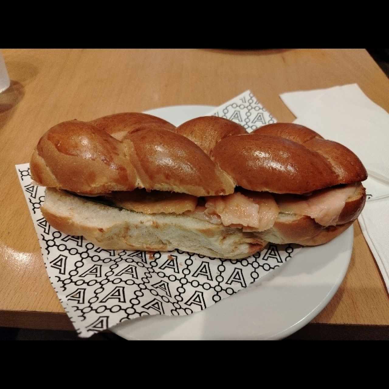 SANDWICHES - Salmón pan moña 