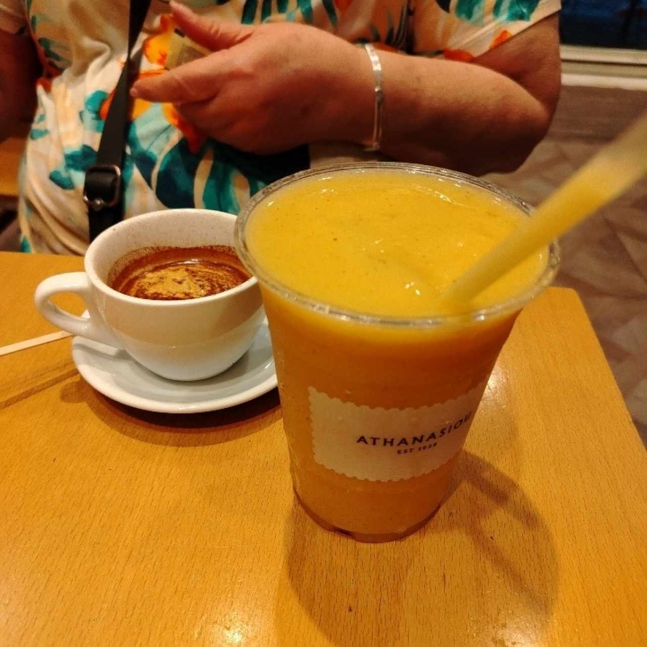 Papaya y café expreso doble 