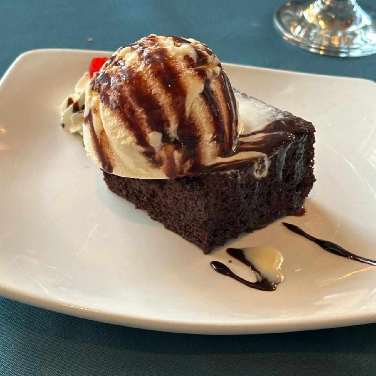 Brownie con helado 