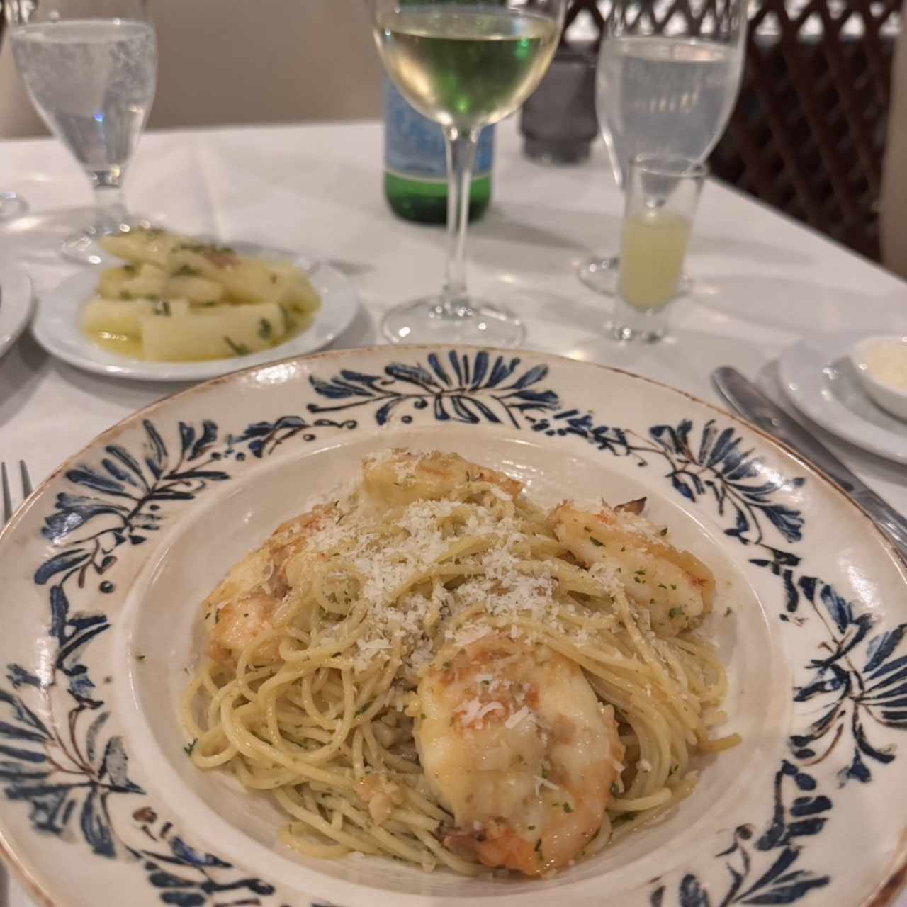 Espagueti al oleo con langostinos 