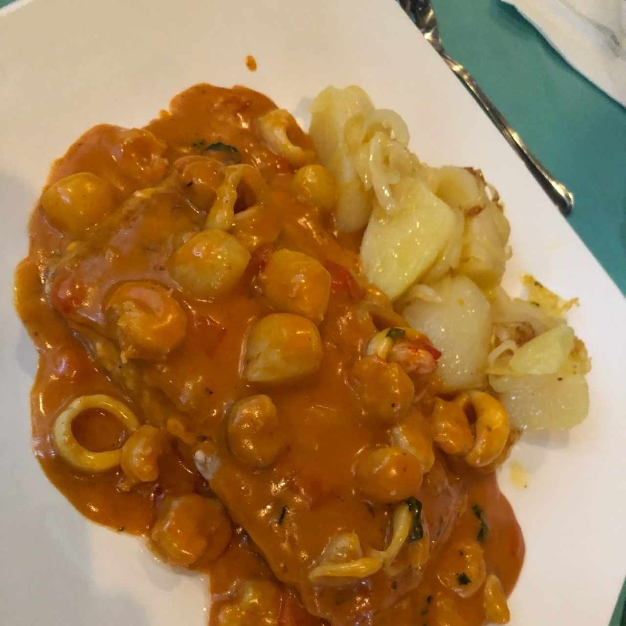 Corvina en salsa de marisco