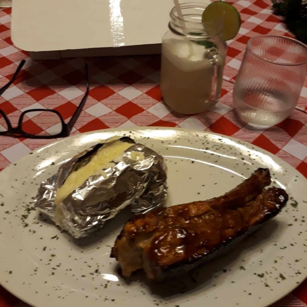 costillita de cerdo papa asada