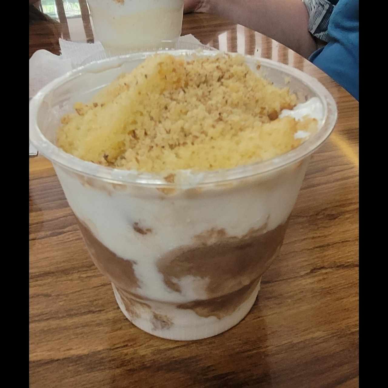Postres - No me Olvides helado vainilla y sirope chocolate 