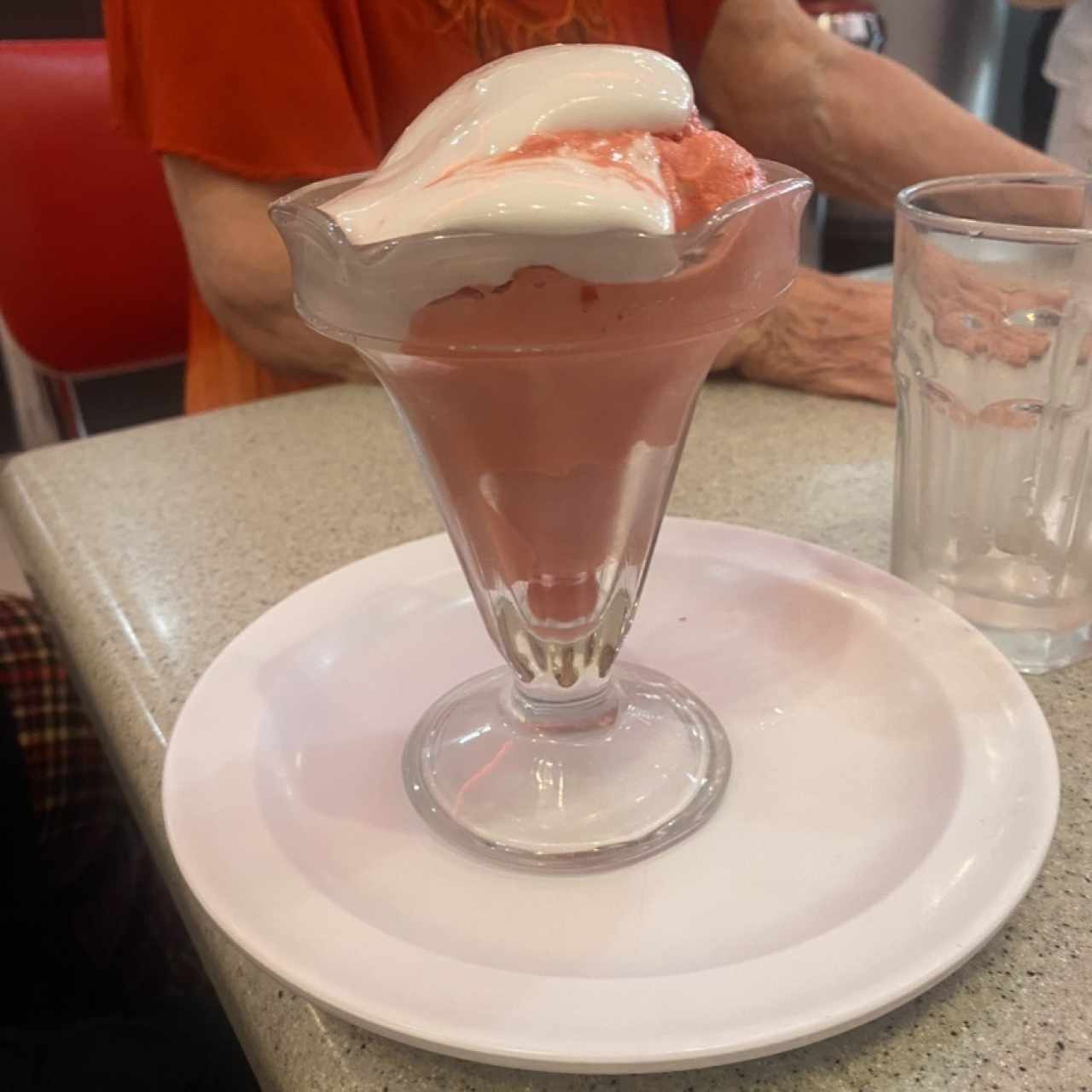 Helado de cereza con malva