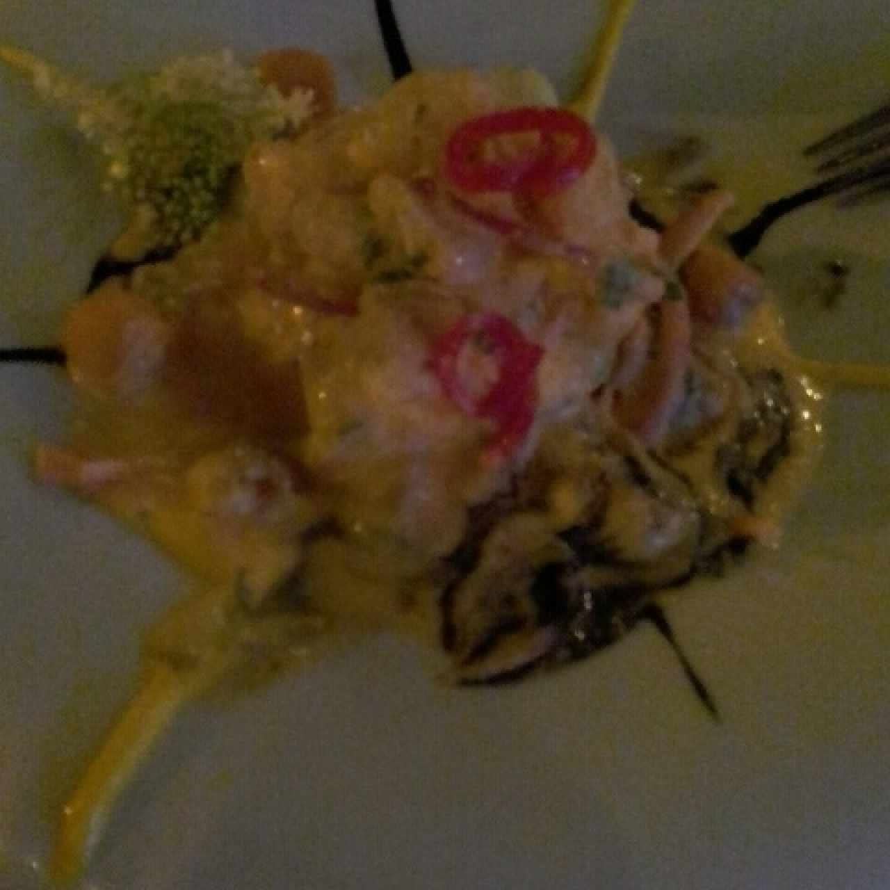 Ceviche de Corvina, perlas de Manzana y crocante de Camote