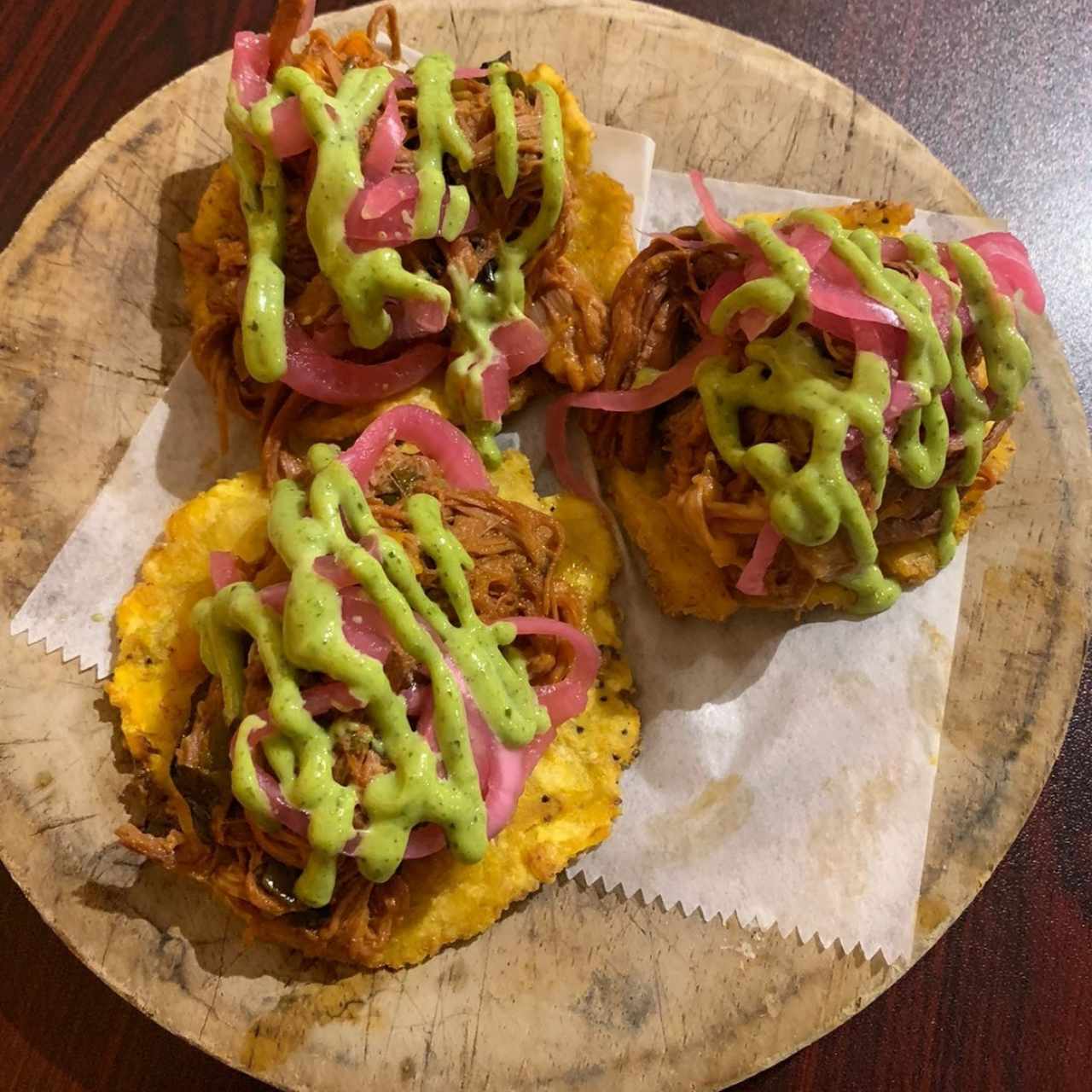 Paracones con ropa vieja 