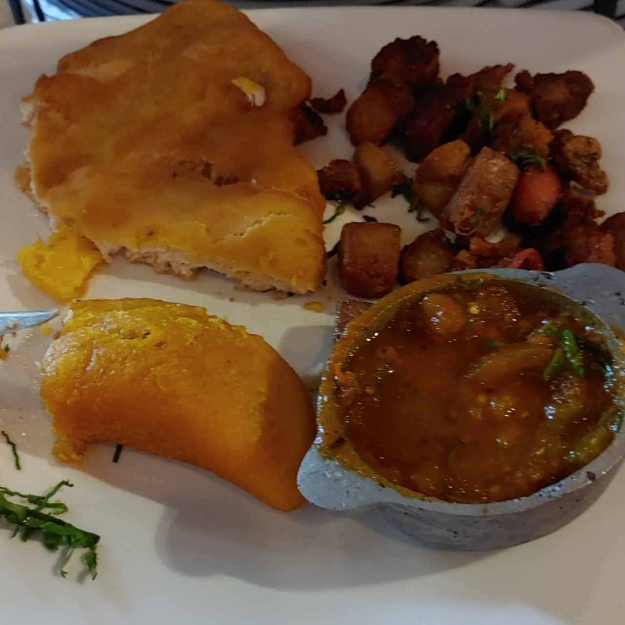 puerco frito y empanada ropa vieja