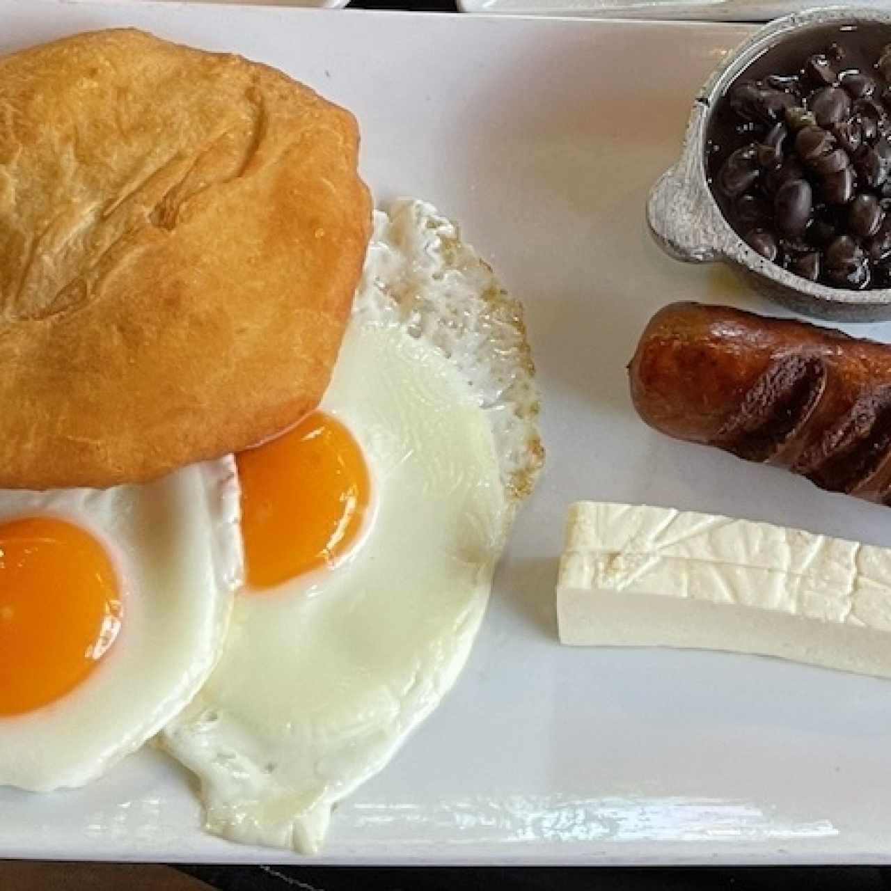 Huevo Cari Manola chorizo