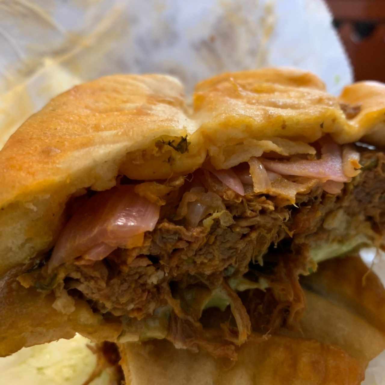 Emparedado de Ropa Vieja en hojaldra