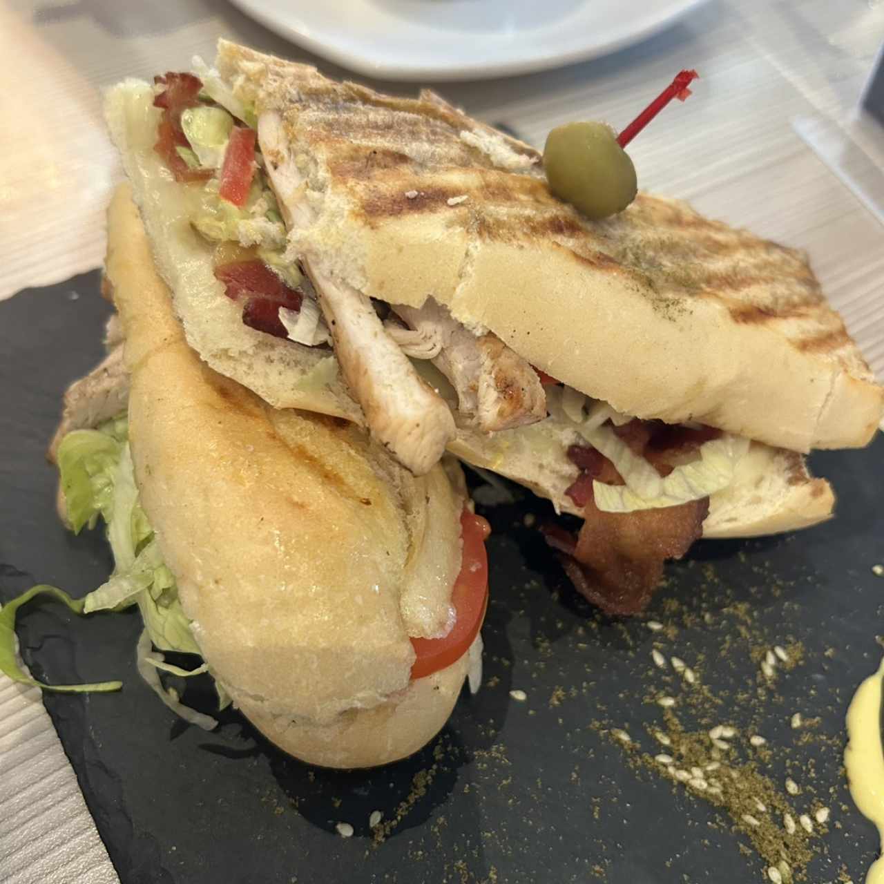 Sandwiches - Pollo (viene con papitas)