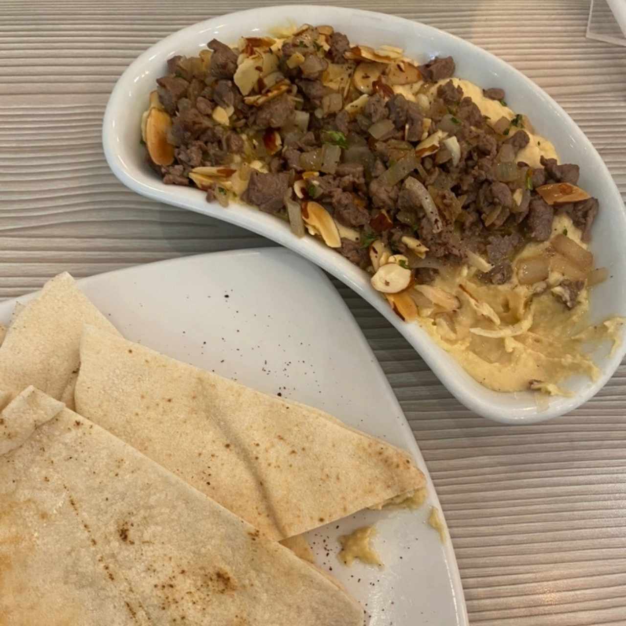 Del Mediterráneo - Hummus Especial