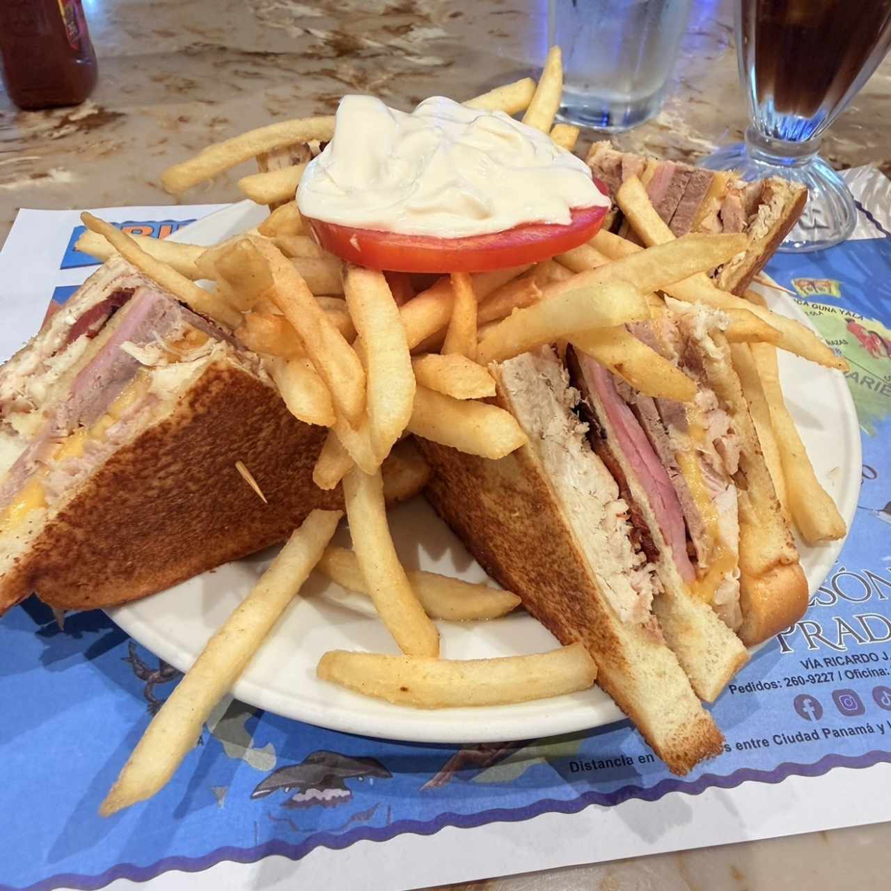 Emparedados /Sandwiches - Club Sandwich