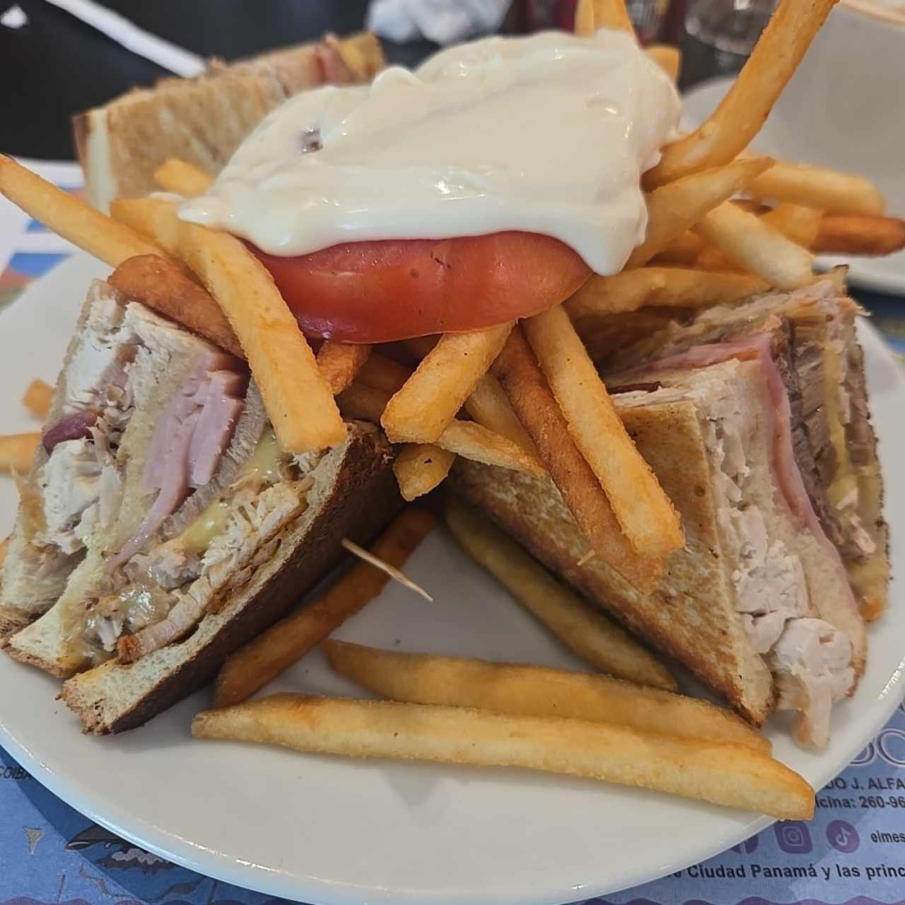 Emparedados /Sandwiches - Club Sandwich