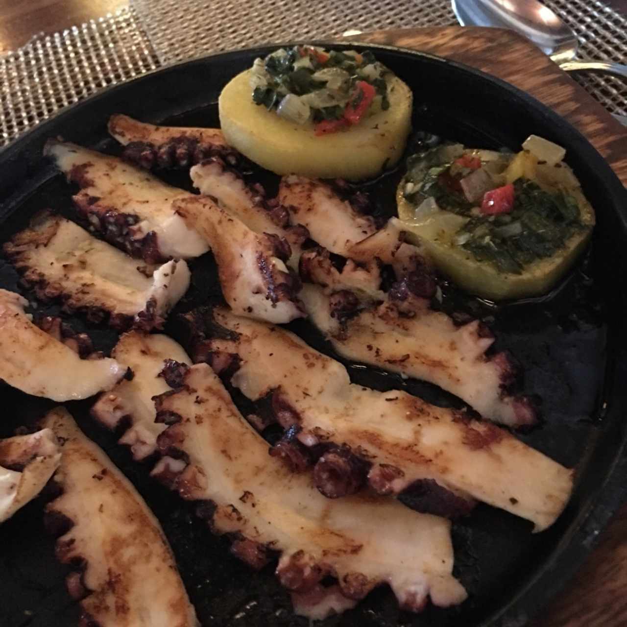 Mediterráneo - PULPO AL CARBÓN