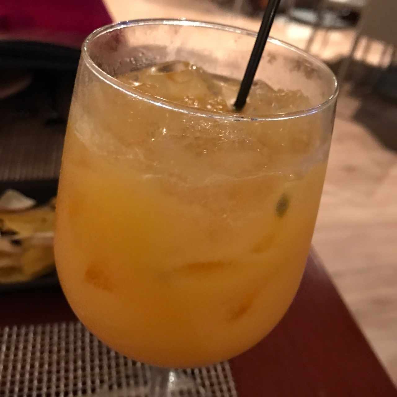 Pisco de maracuyá y mango con leche de coco.