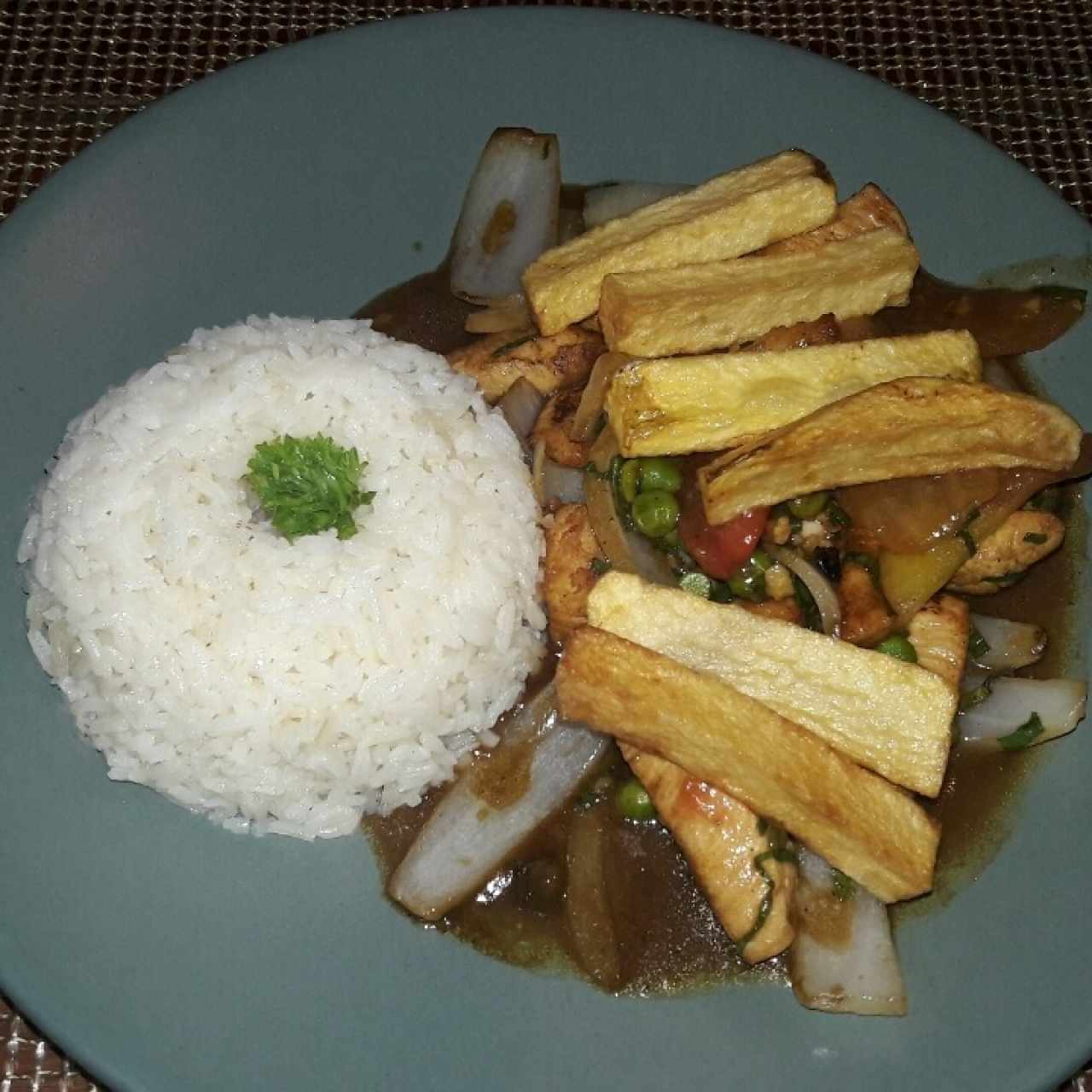 pollo saltado 