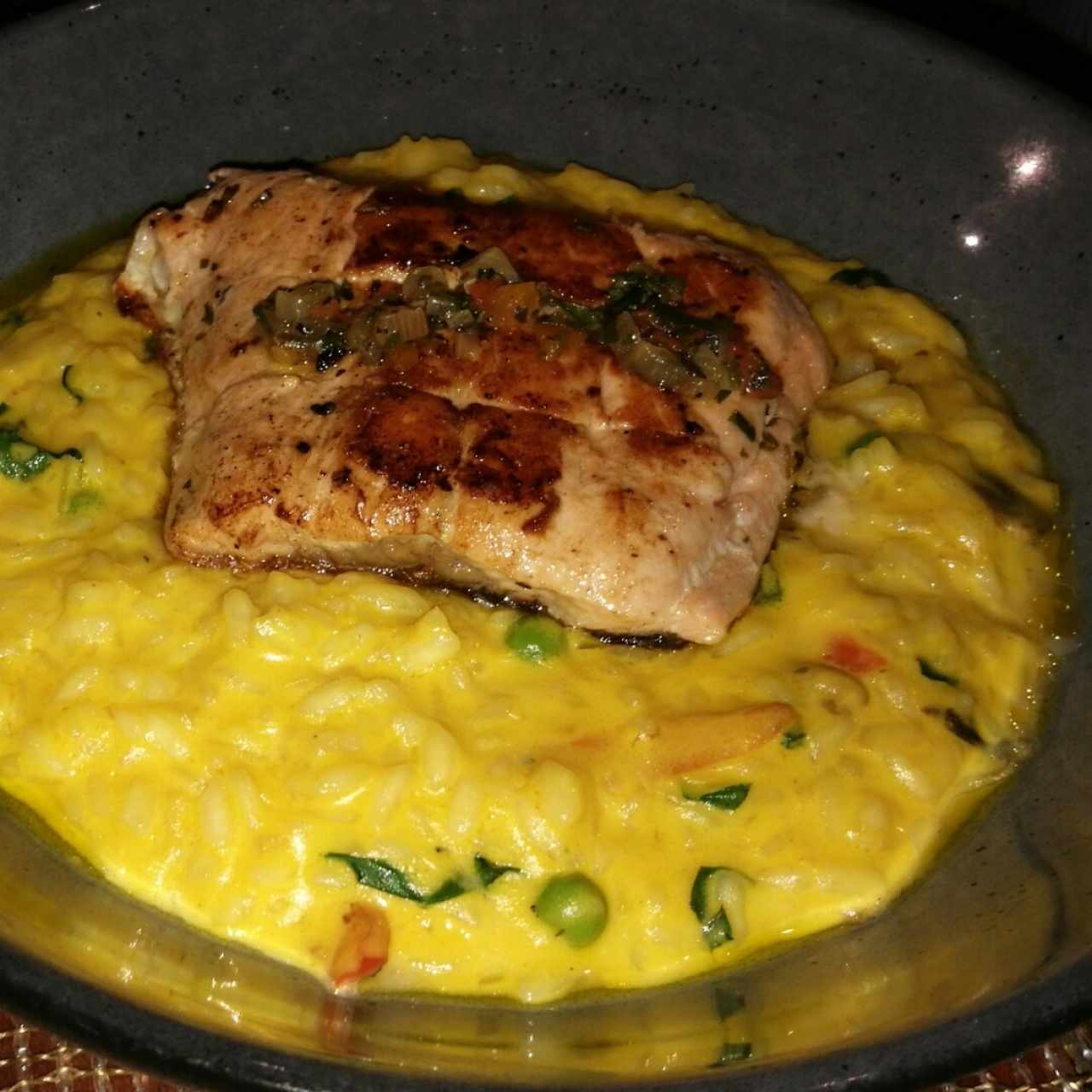 SALMÓN CON RISOTTO DI MONTI