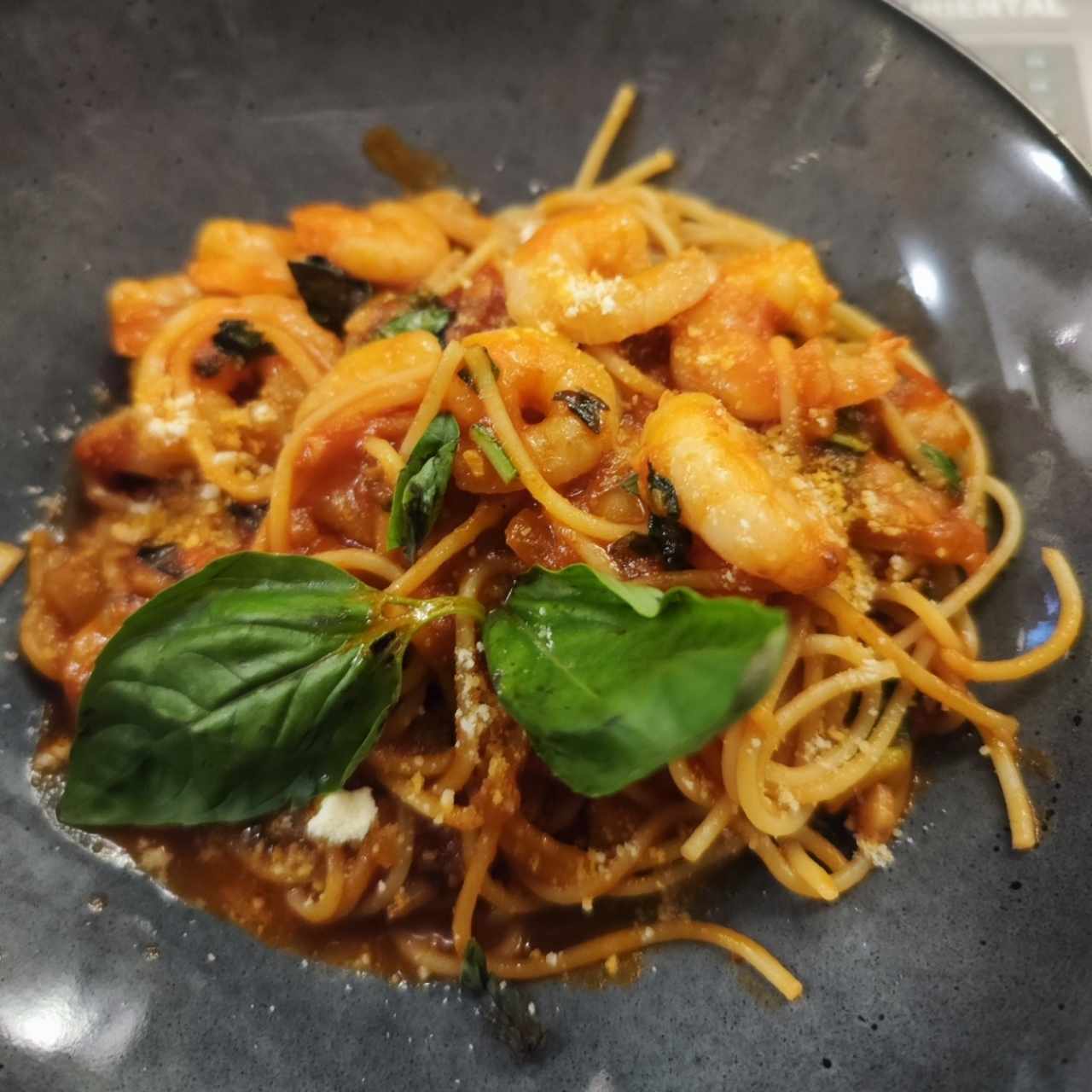SPAGHETTI VONGOLE Y LANGOSTINOS