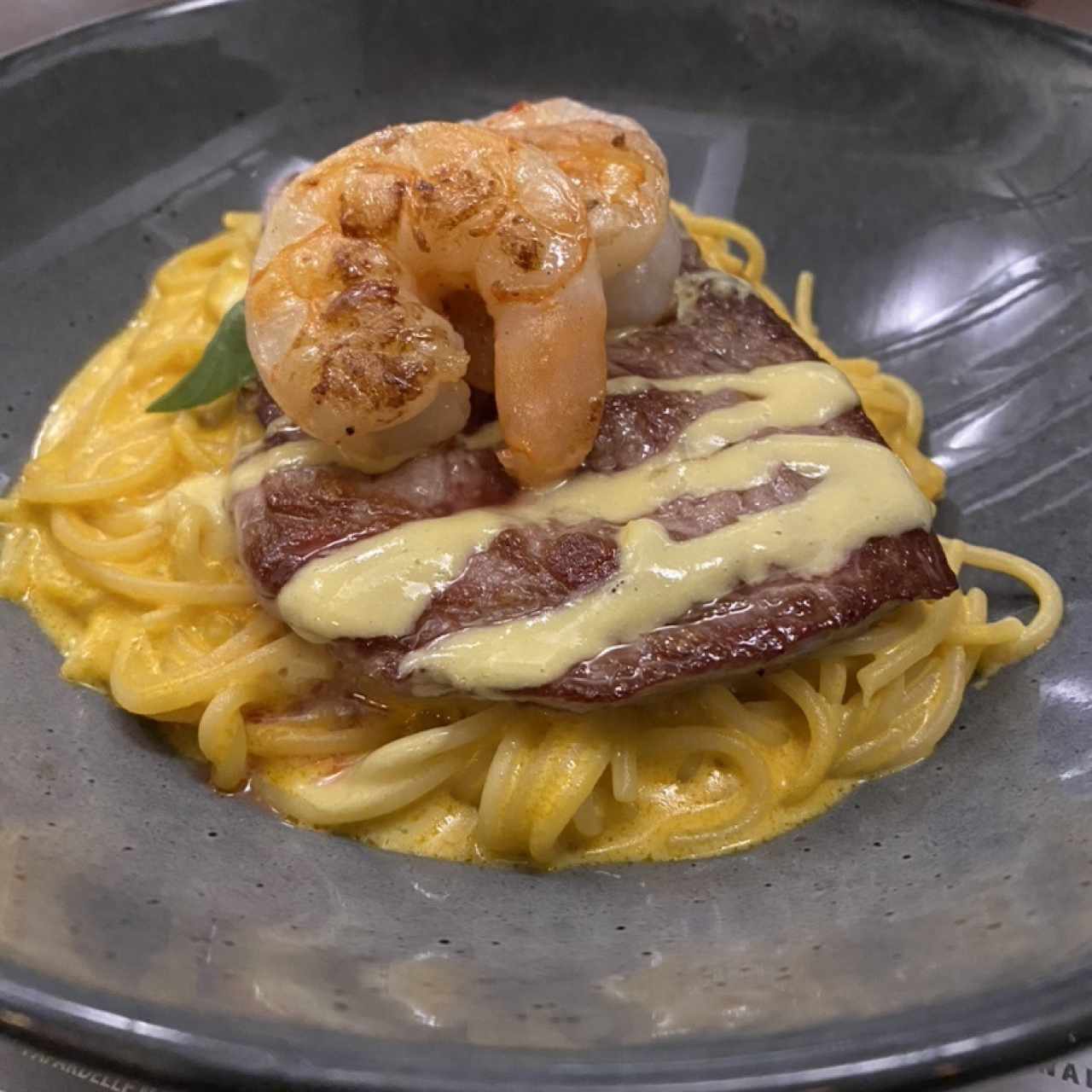 Spaguetti a la Huancaina con Lomo
