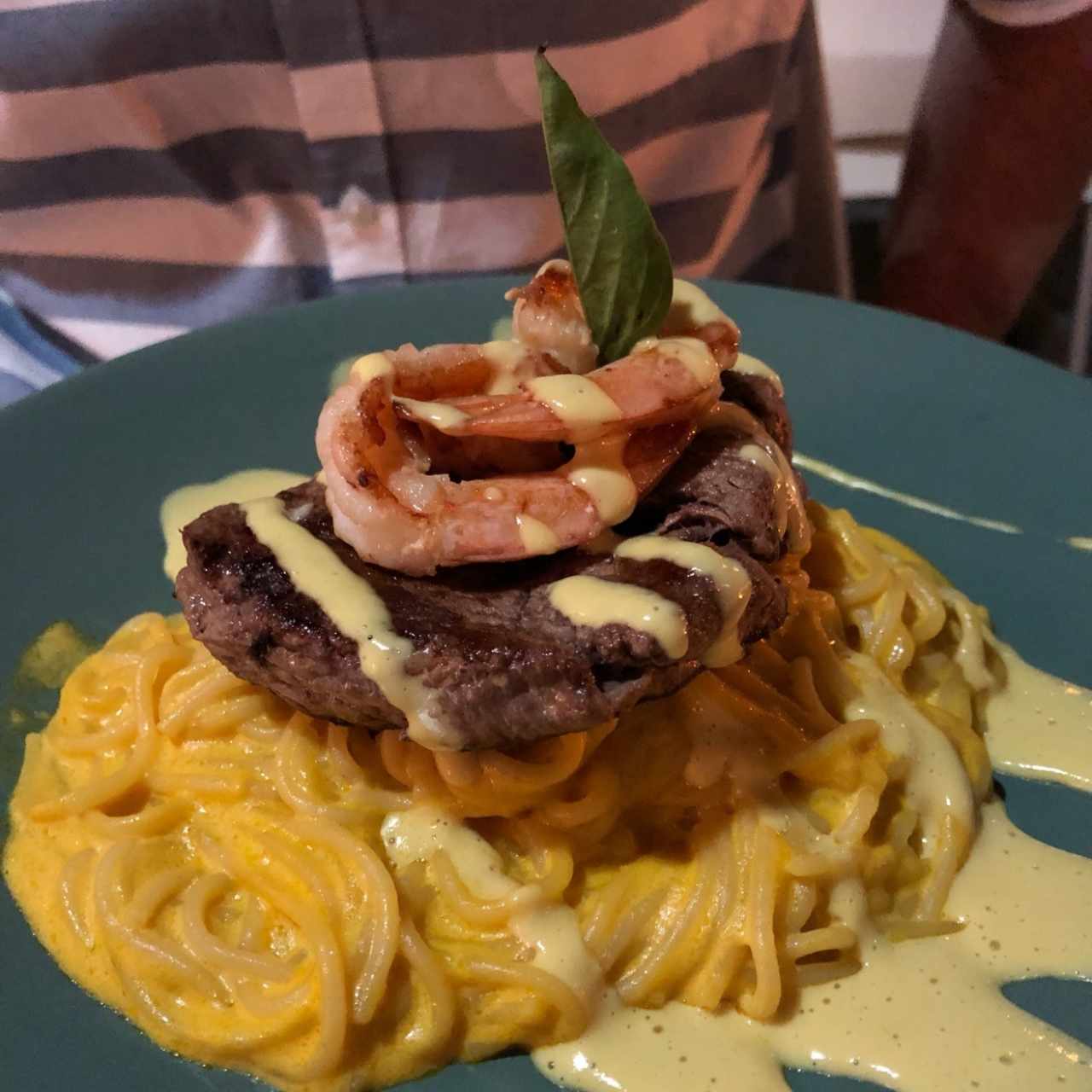 SPAGHETTI A LA HUANCAÍNA CON LOMO