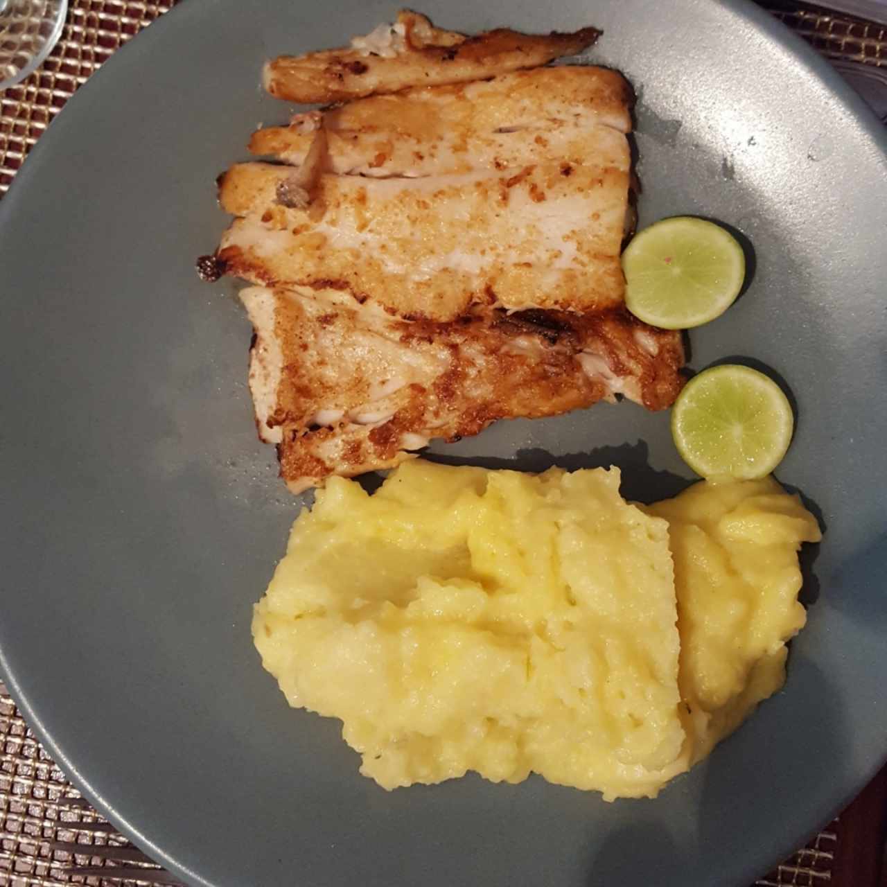 Filete a la plancha con puré