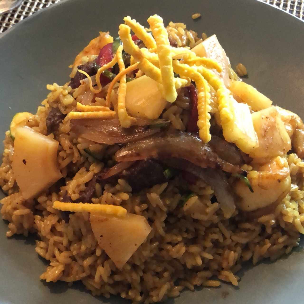 ARROZ CON LOMO Y LANGOSTINOS AL CURRY