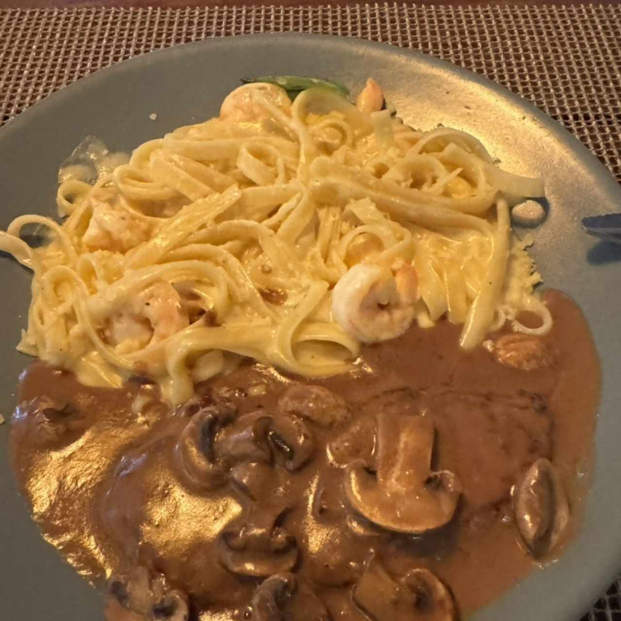 Pasta con camarines a la Huancaima