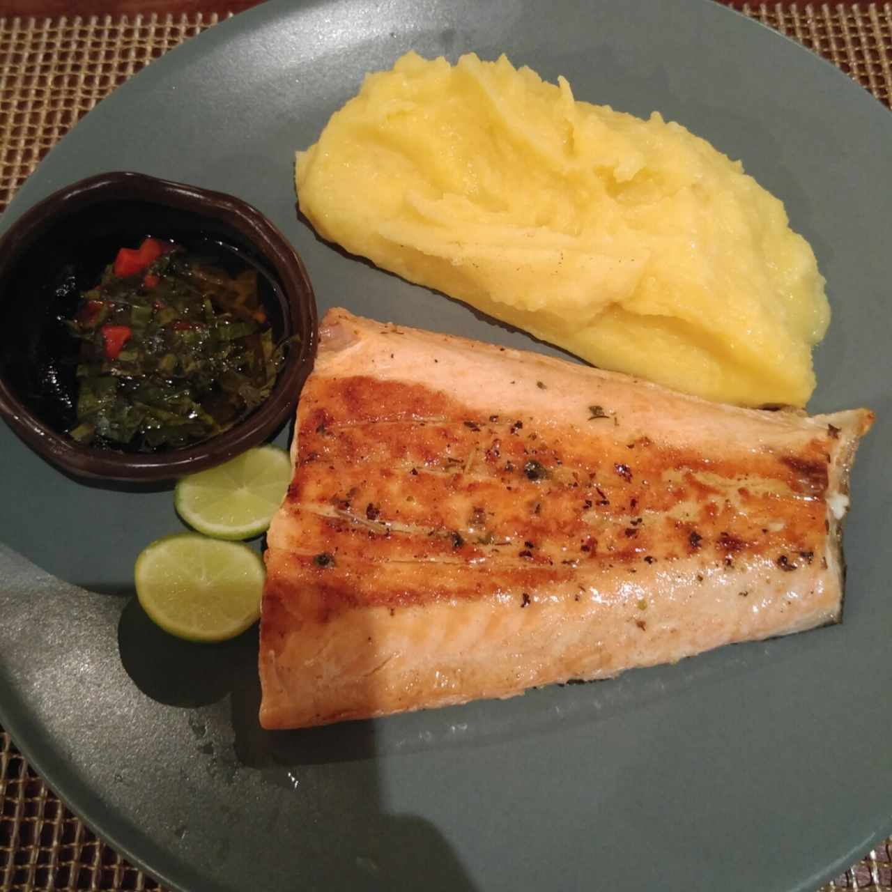 SALMÓN A LA PARRILLA