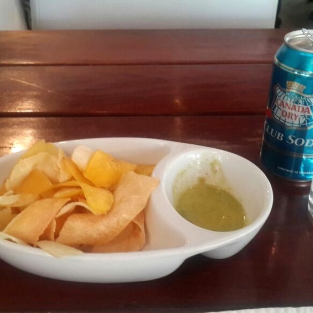 Chips con Salsa de Aji.