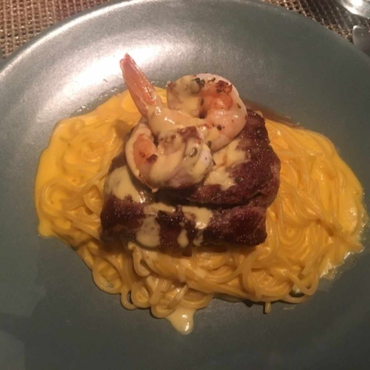SPAGHETTI A LA HUANCAÍNA CON LOMO