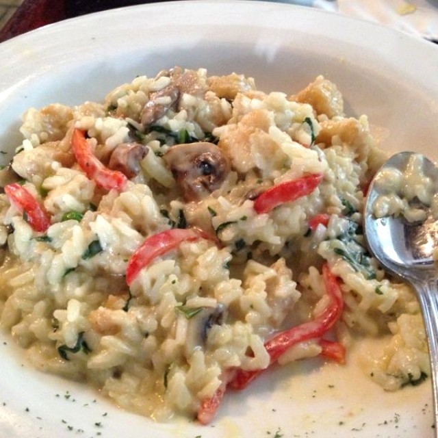 Risoto de champiñones, alcachofas y espinaca con pescado