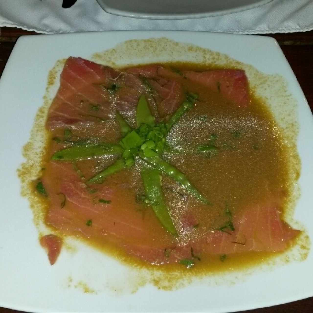 Tiradito de atún nikkei