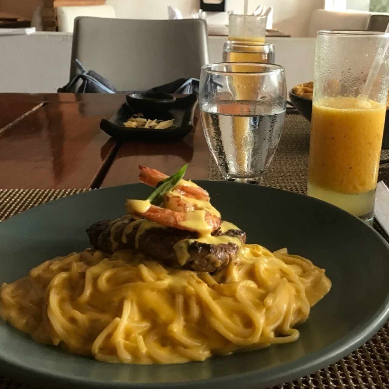 SPAGHETTI A LA HUANCAÍNA CON LOMO