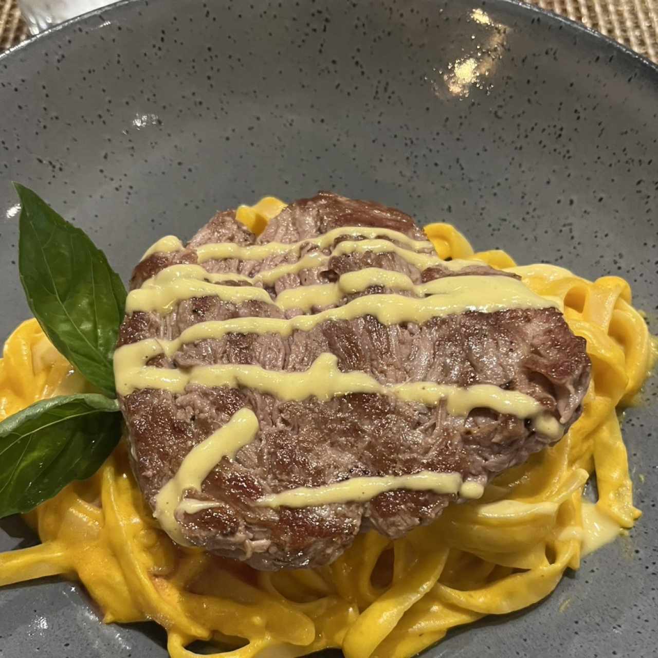 Spaguetti a la huaicaina con lomo