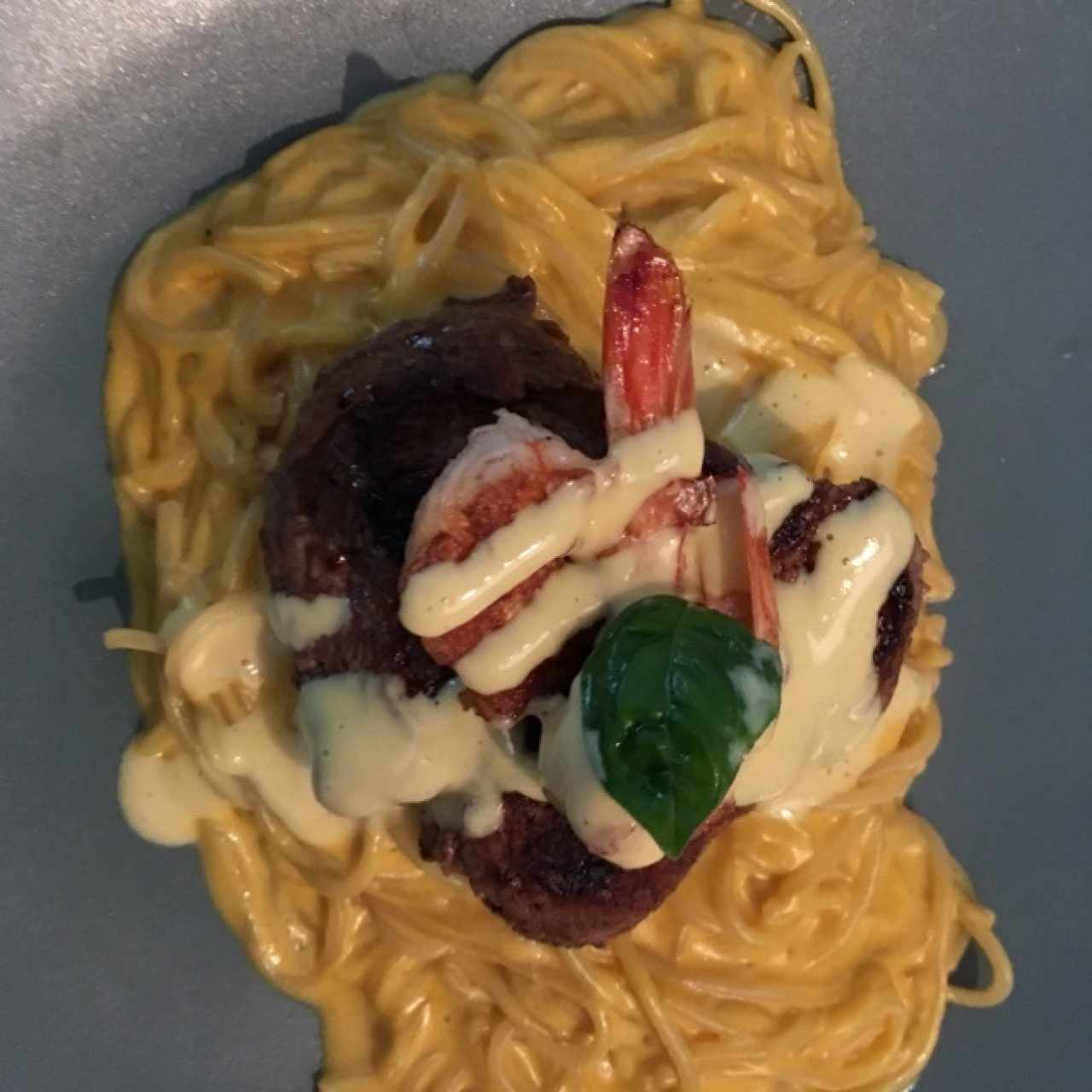 SPAGHETTI A LA HUANCAÍNA CON LOMO