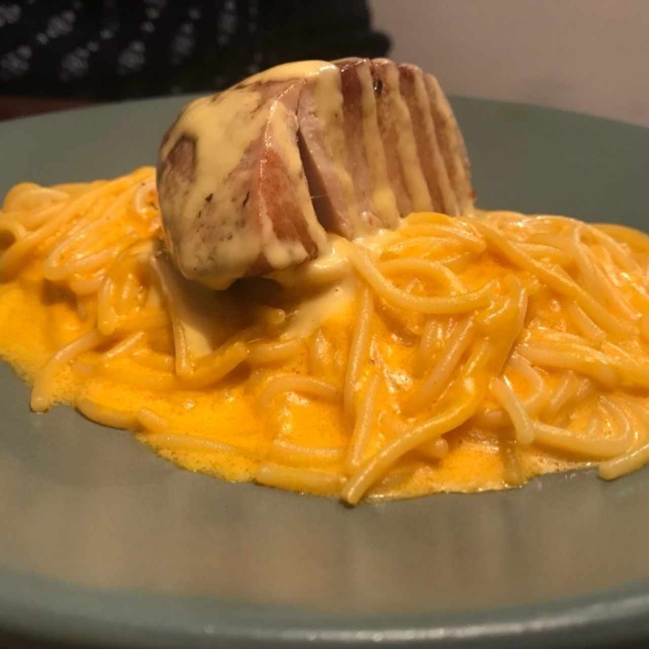 Pasta a la Huaicaína con Salmón