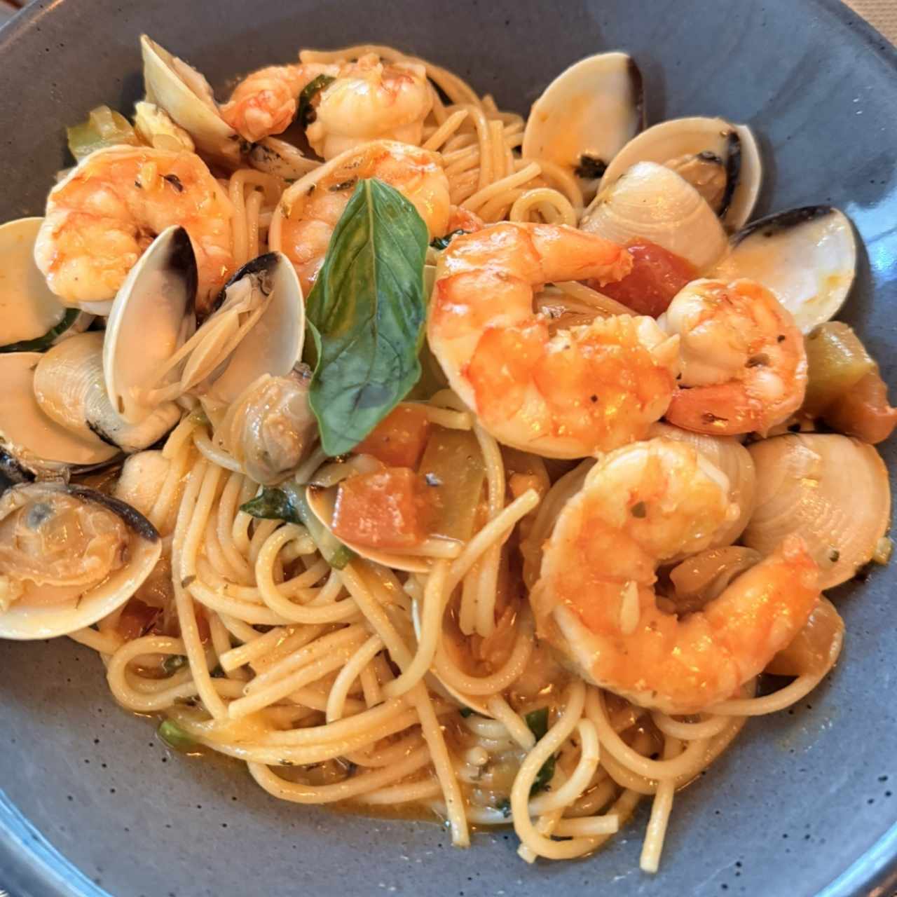 Vongole y langostinos