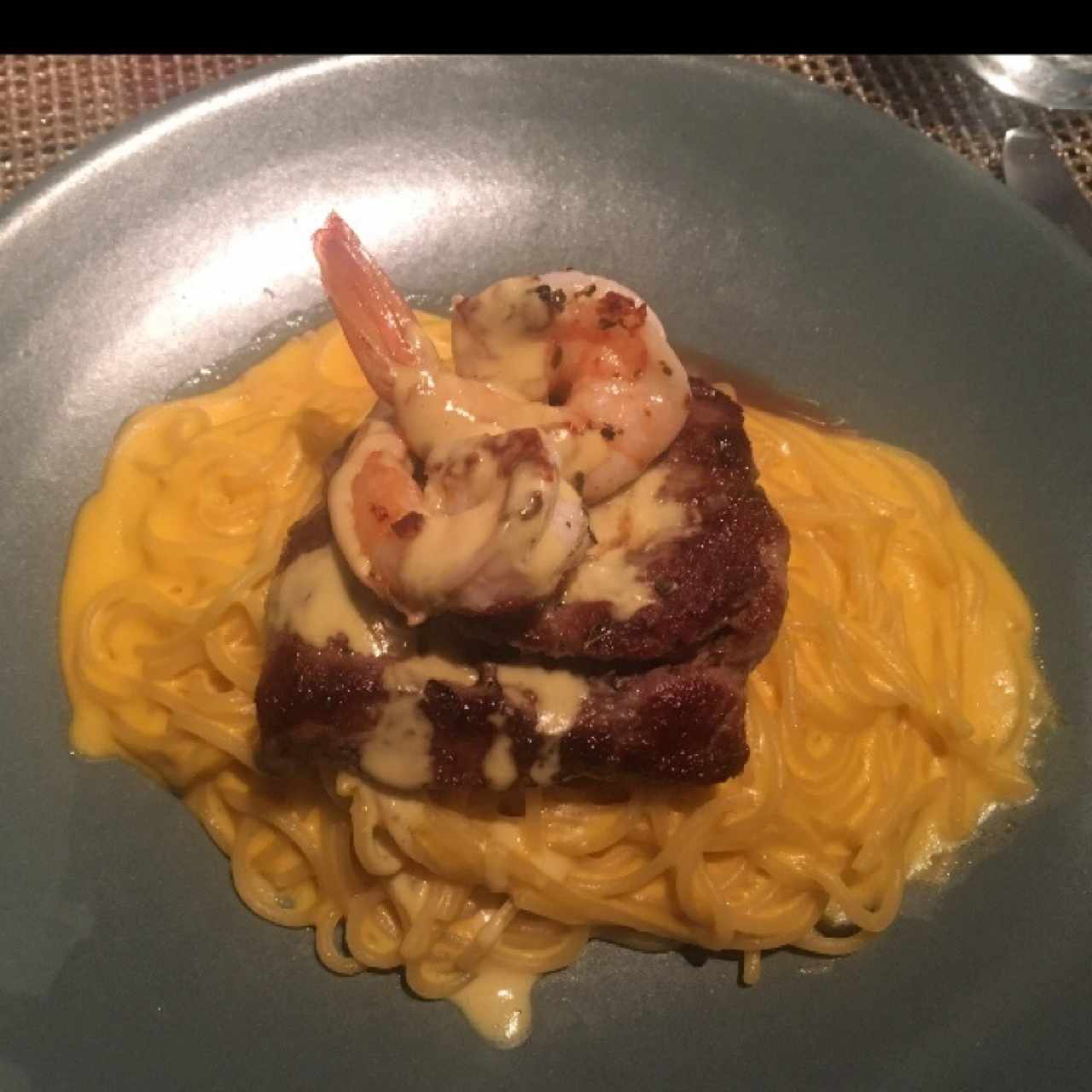 SPAGHETTI A LA HUANCAÍNA CON LOMO