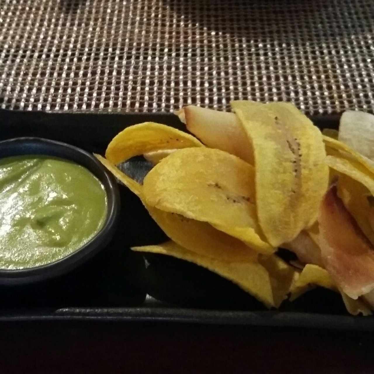 tostoncitos y salsa de cortesía 