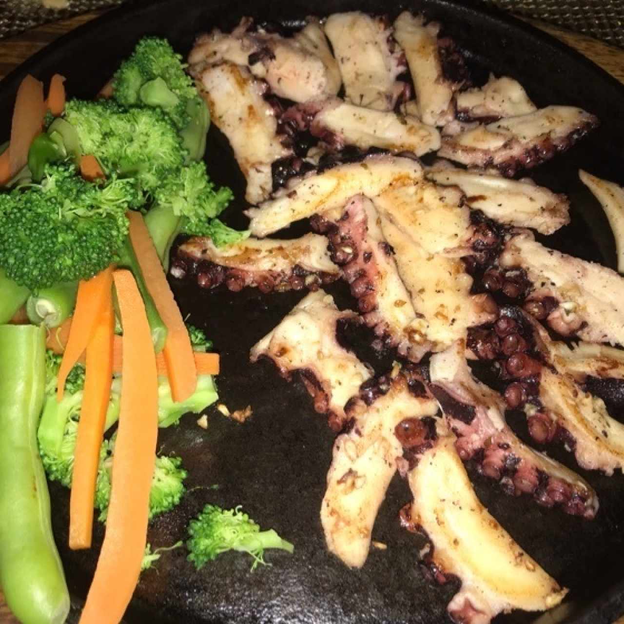 Mediterráneo - PULPO AL CARBÓN