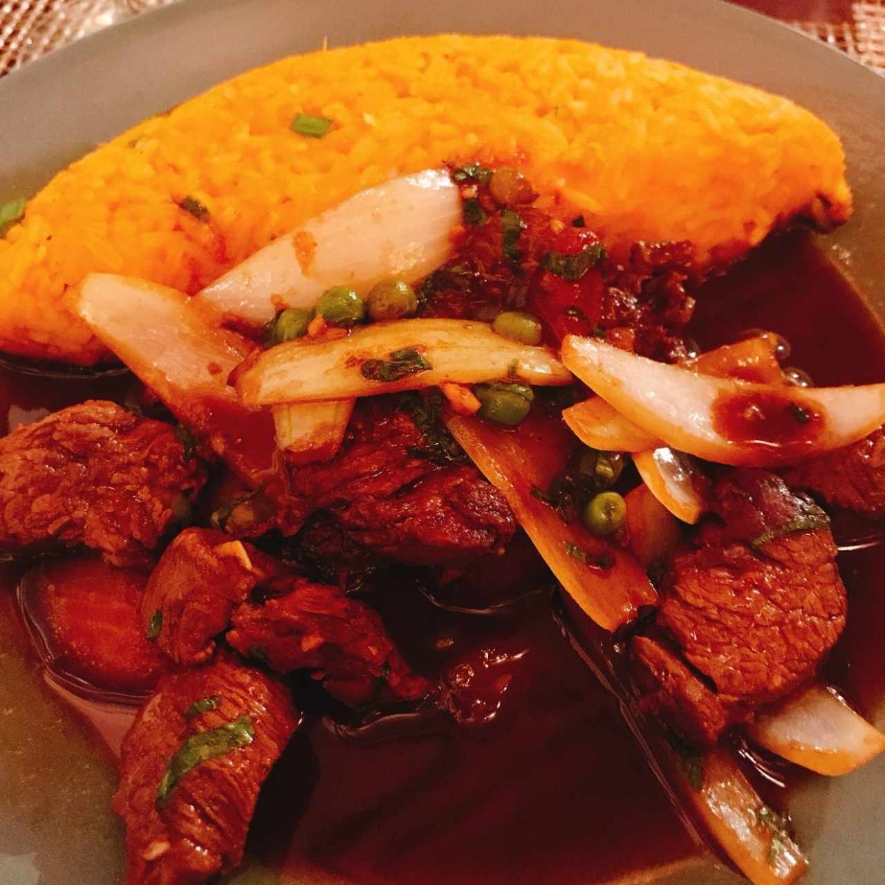 TACU TACU CON LOMO SALTADO