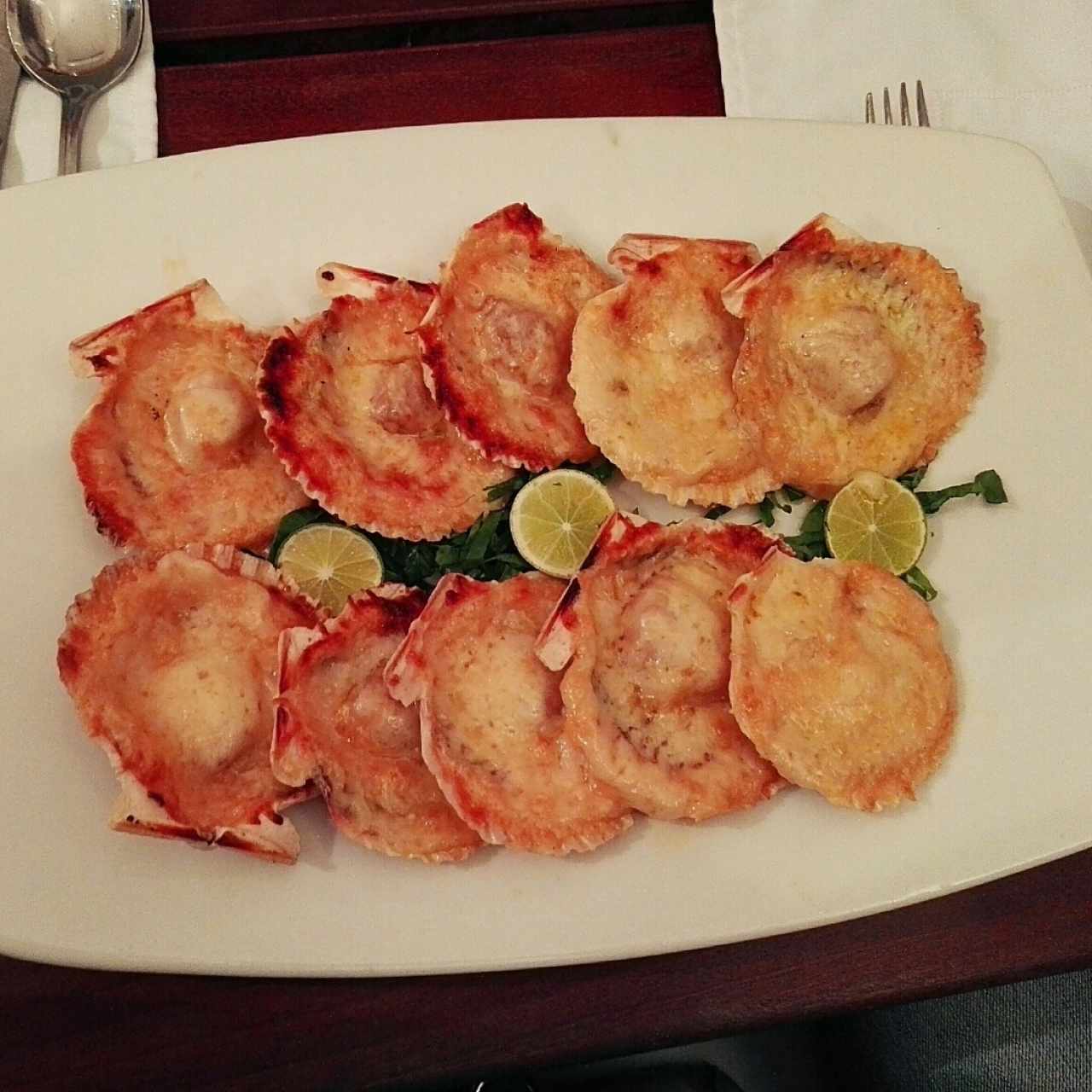 Conchas Gratinadas con Queso Parmesano