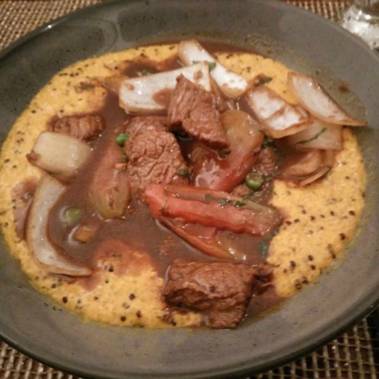 Rissotto de quinoa con lomo saltado
