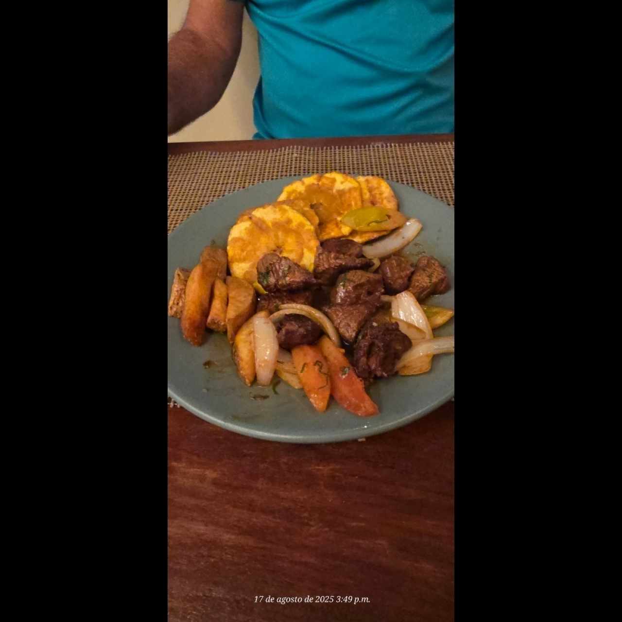Platos Fuertes - Lomo Saltado