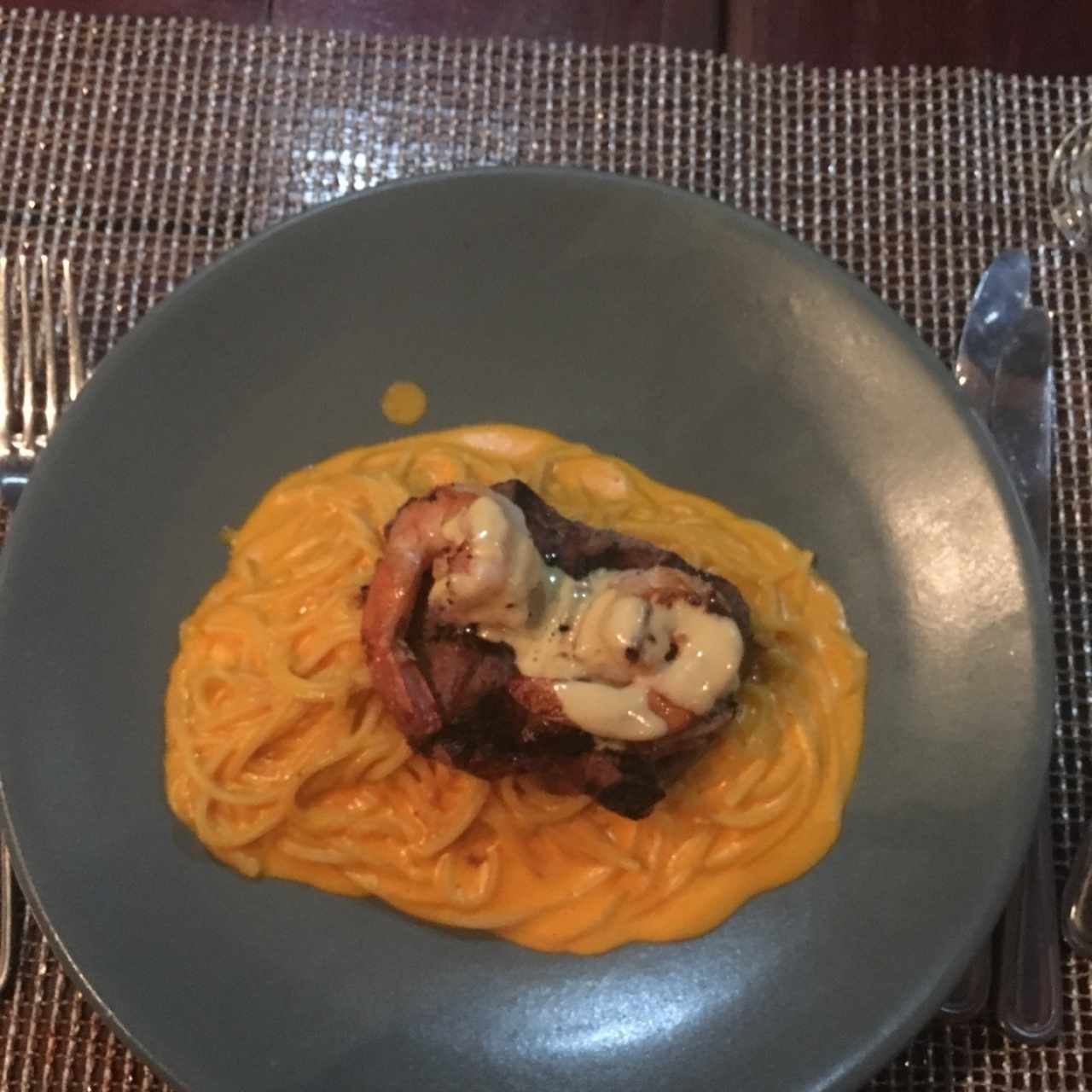 SPAGHETTI A LA HUANCAÍNA CON LOMO