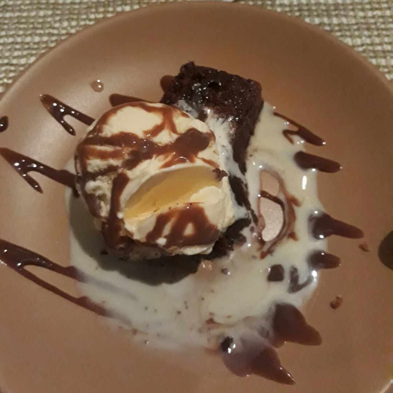 brownie con helado