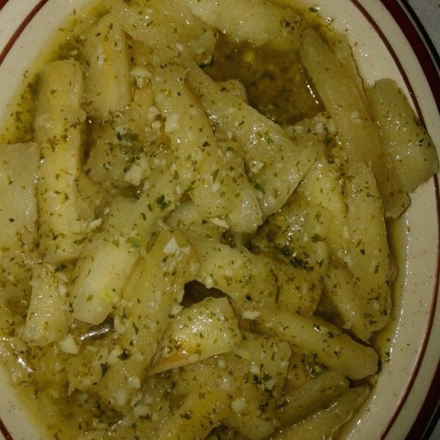 Yuca al mojo