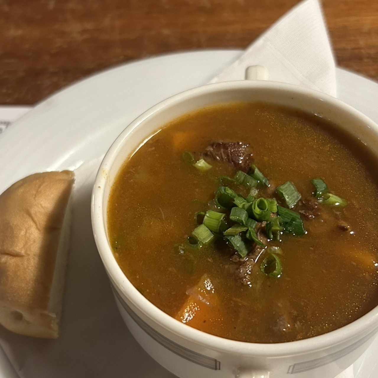 Gulaschsuppe-Sopa de carne de Res "Estilo Hungaro"